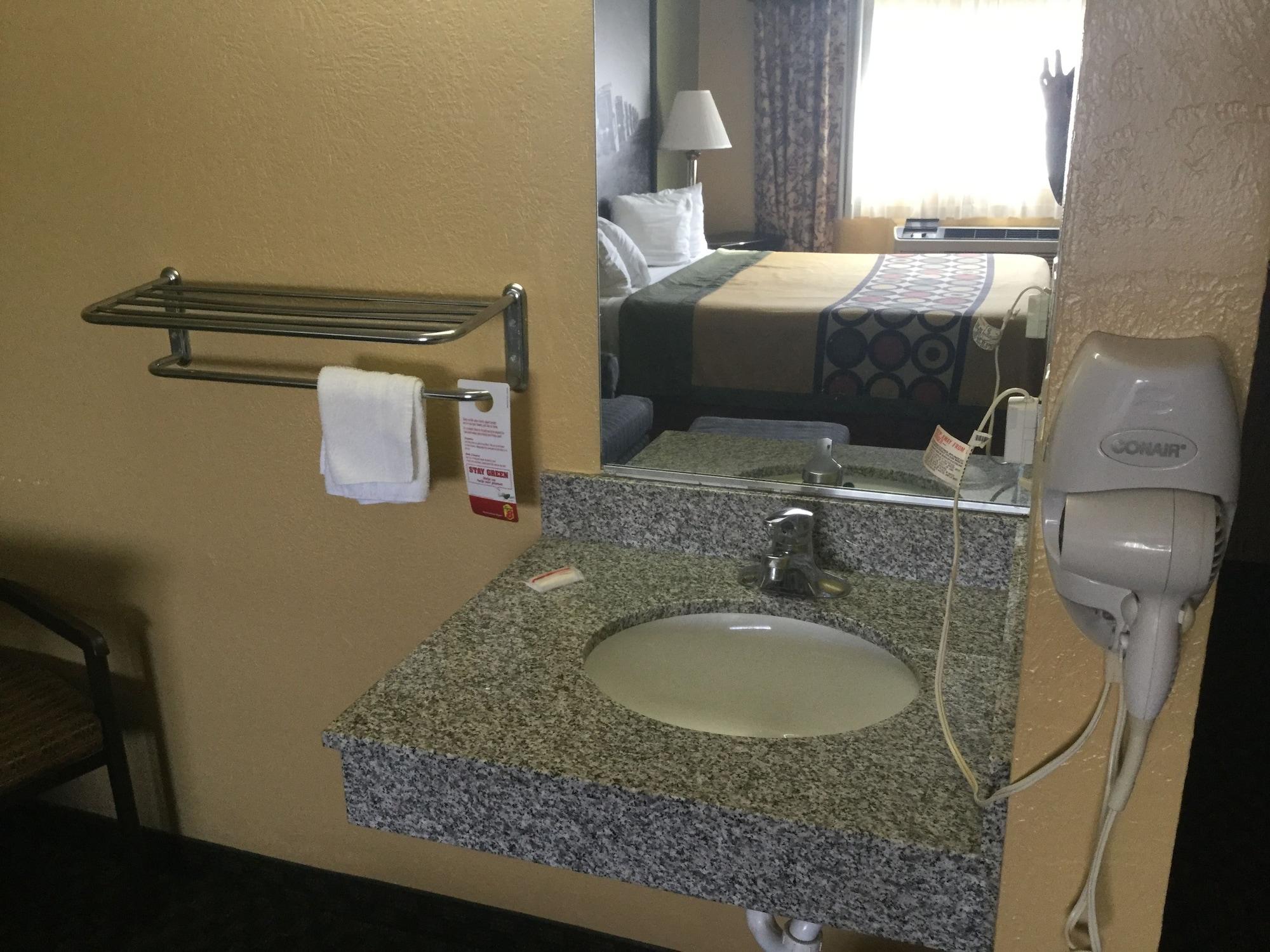 Super 8 By Wyndham Amarillo Central Tx Eksteriør billede