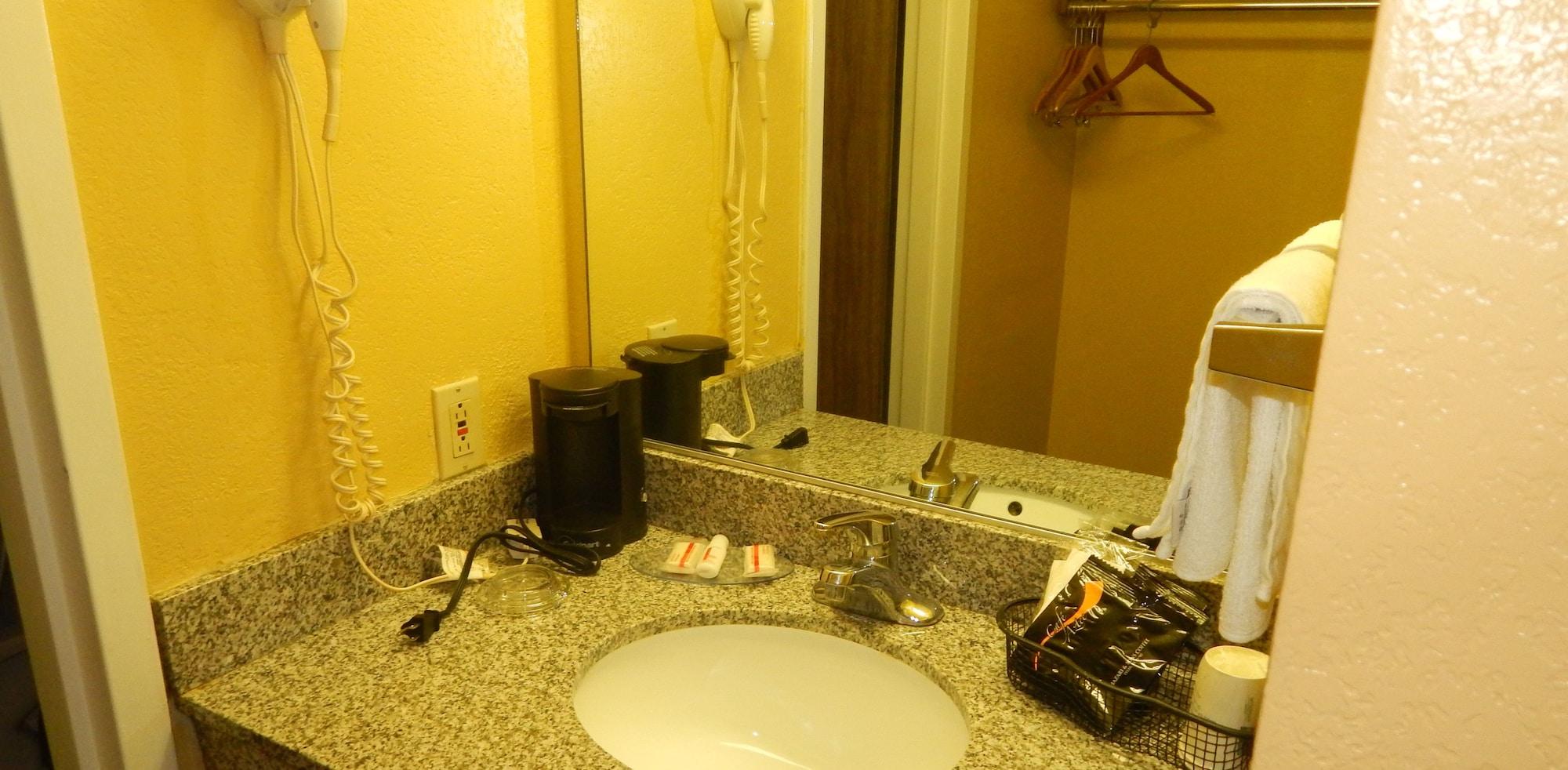 Super 8 By Wyndham Amarillo Central Tx Eksteriør billede