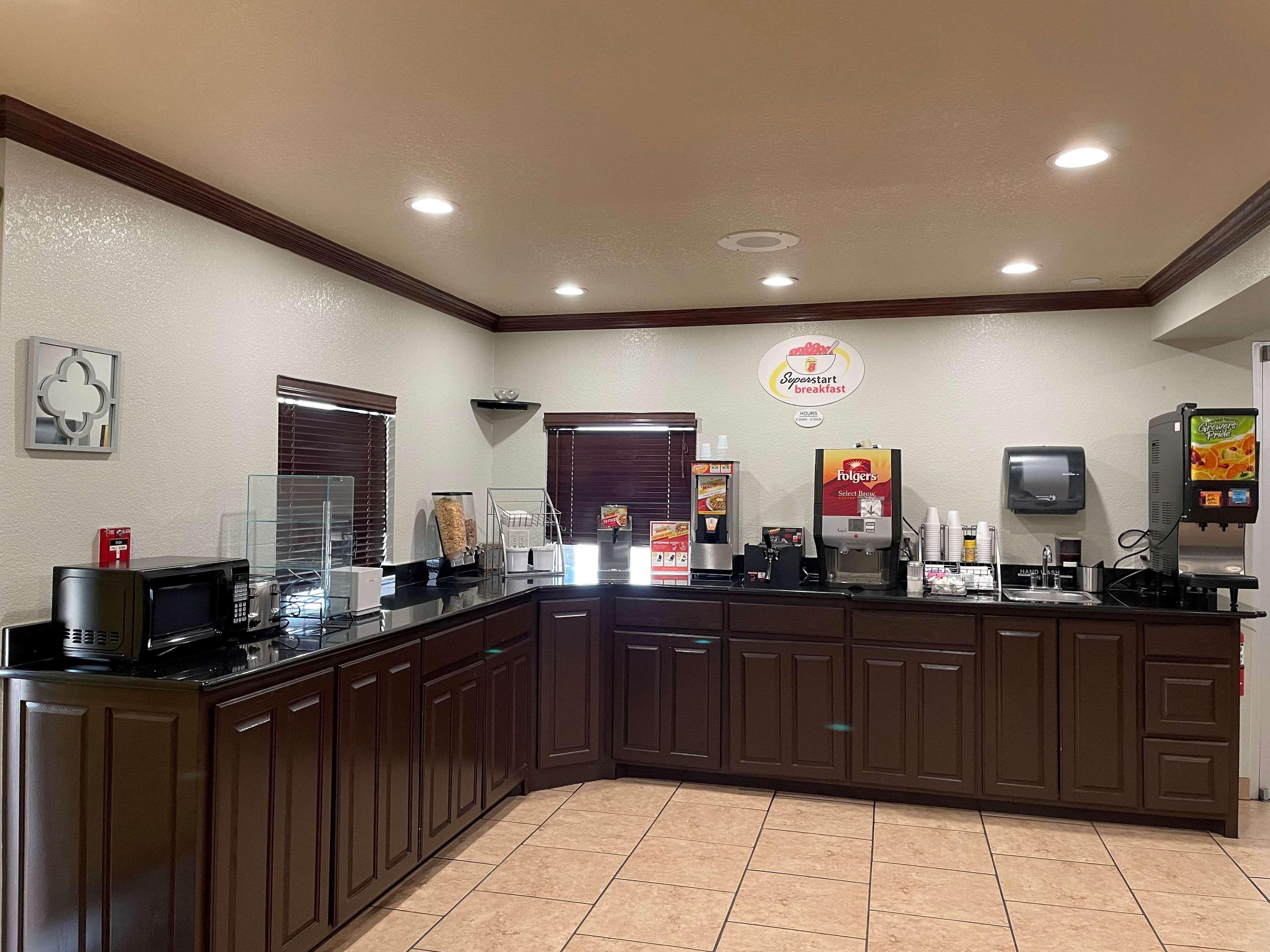 Super 8 By Wyndham Amarillo Central Tx Eksteriør billede