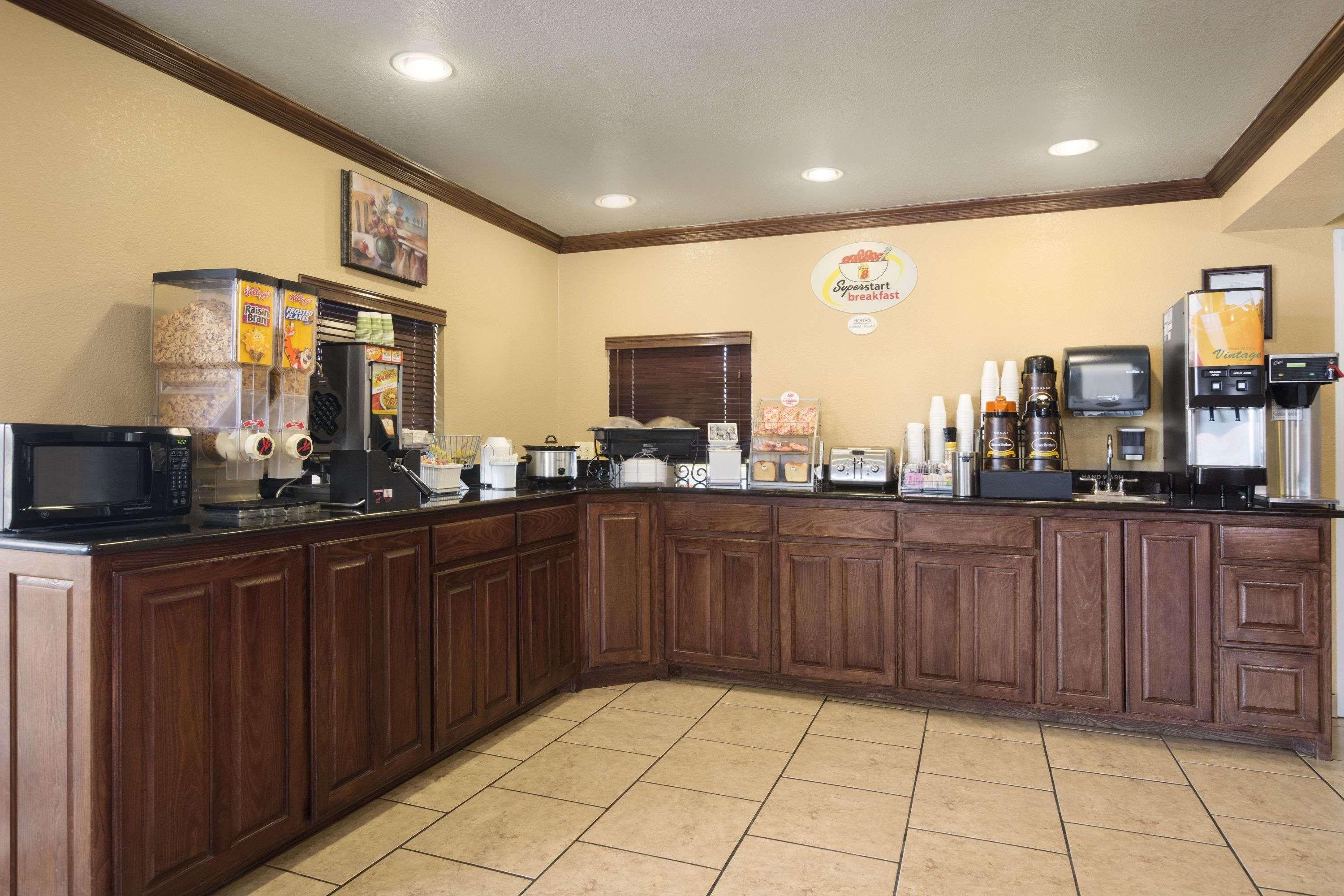 Super 8 By Wyndham Amarillo Central Tx Eksteriør billede